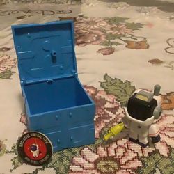 A Roblox, statue toy box