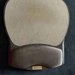 Sturdy Mousepad With Wrist Rest