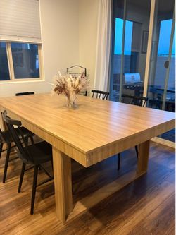 Dining room table - 12 seater. - no chairs