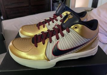 Kobe 4 Gold metal men’s size 13.5