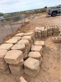 Retaining wall block