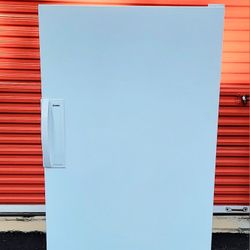 FREEZER 110V LIKE NEW 
