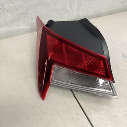 2021-2024 HYUNDAI ELANTRA TAIL LIGHT LEFT SIDE DRIVER LH USED OEM 