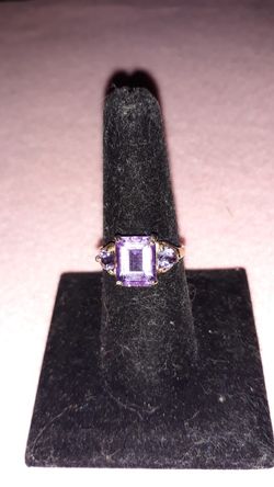 Beautiful 4.5tcw Amethyst ladies ring