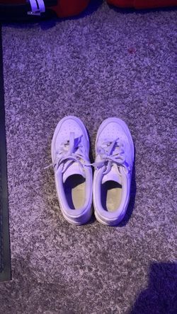 White Airforce 1s size 6.5