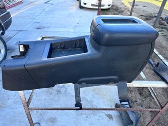 2008. Chevy Tahoe center console
