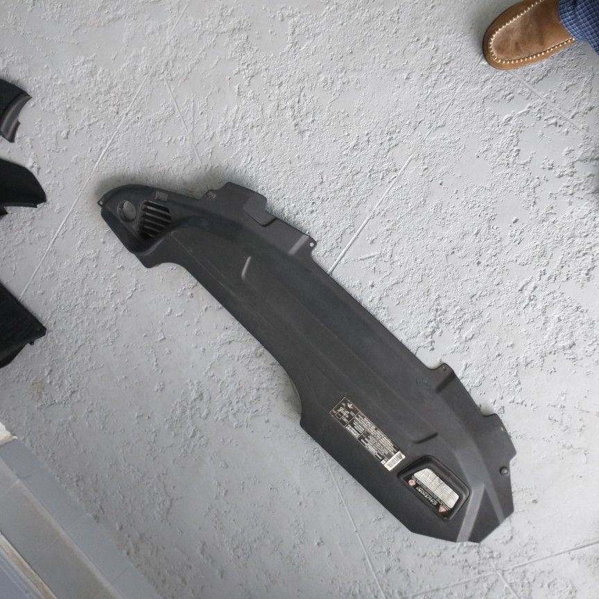 04-06 GTO Radiator shroud w/ Cap cover