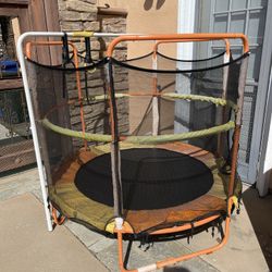 Trampoline 4’ Wide