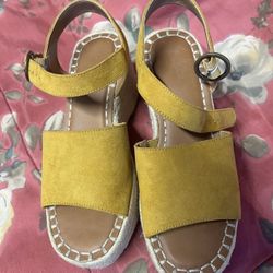 Bonitas  Sapatillas Para  Dama Muy Comodas. Bien Cuidadas. Limpiar 👍👡👠