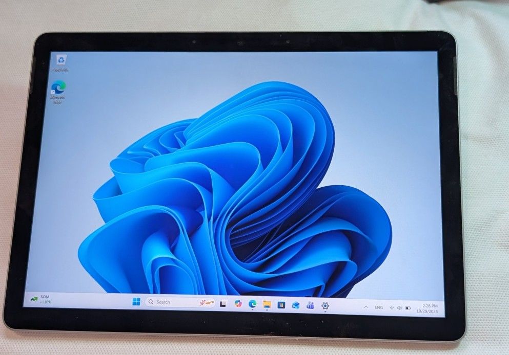 NICE MICROSOFT SURFACE GO 2 WINDOWS 11 PRO TABLET 10.5" 8GB RAM M3