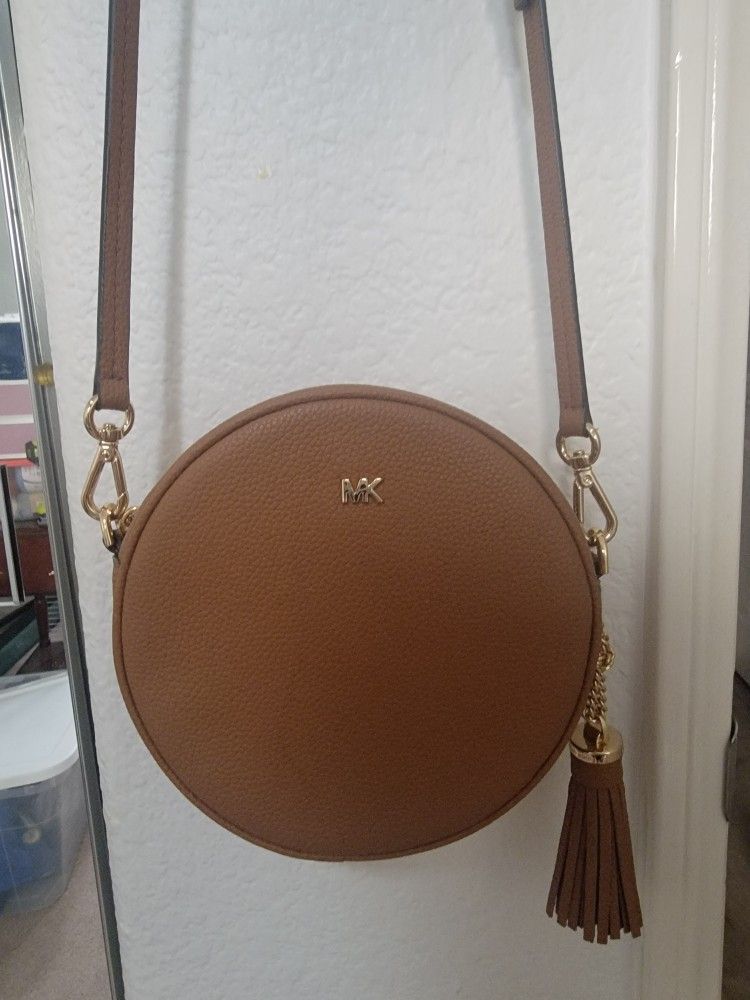 Michael Kors
Leather Crossbody Bag