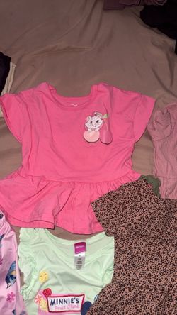 Girl clothes 3t/4t fits more for 3t