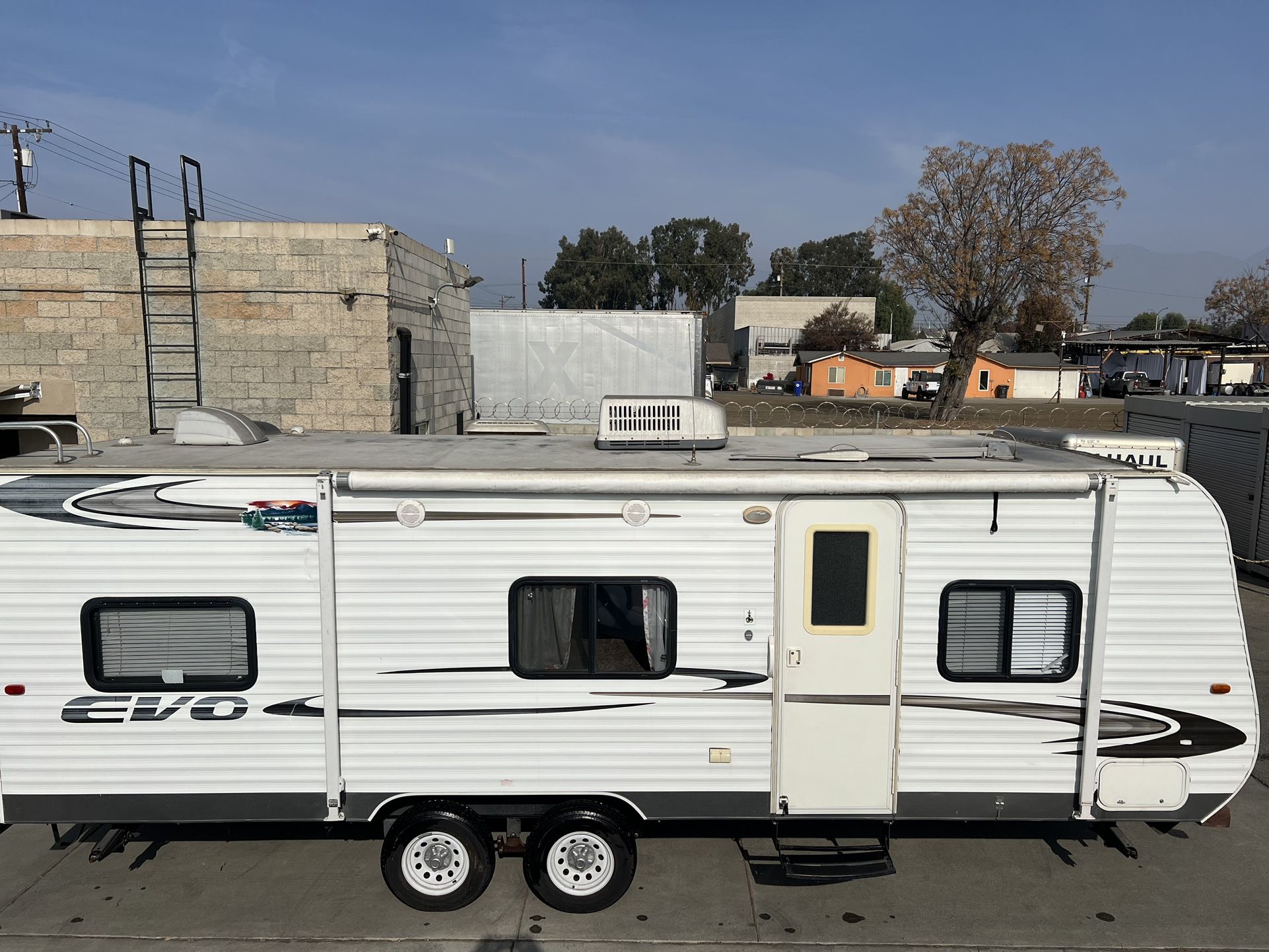 Evo 24’ Travel trailer