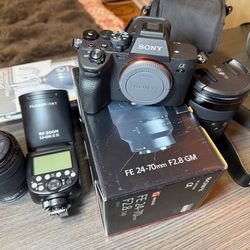 Professional Camera + Objectives + Flash Light And More 