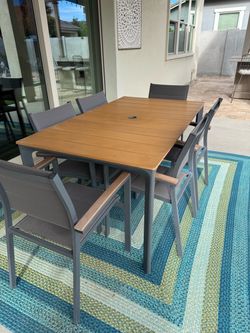 Outdoor table with 6 chairs