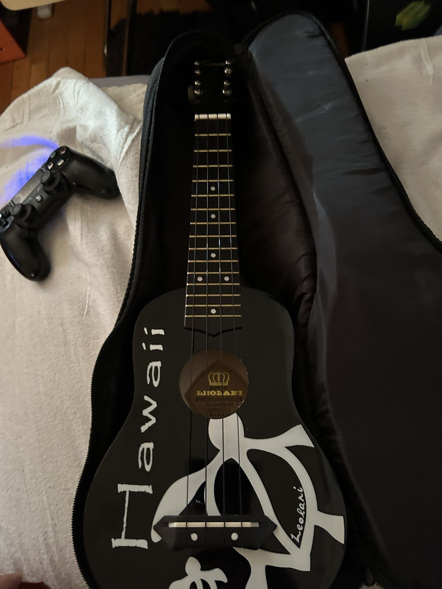 UKULELE , LEOLANI MADE IN HAWAII