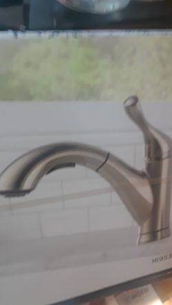 Delta grant pull out kitchen faucet
