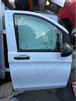 Front right door for 2017 Mercedes Benz Metris front door