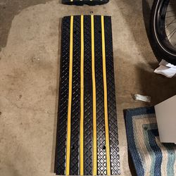 New Vevor Rubber Curb Ramp(2-pack)-2.6” rise , 15 ton capacity