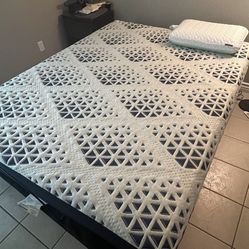 Queen Memory Foam Mattress 