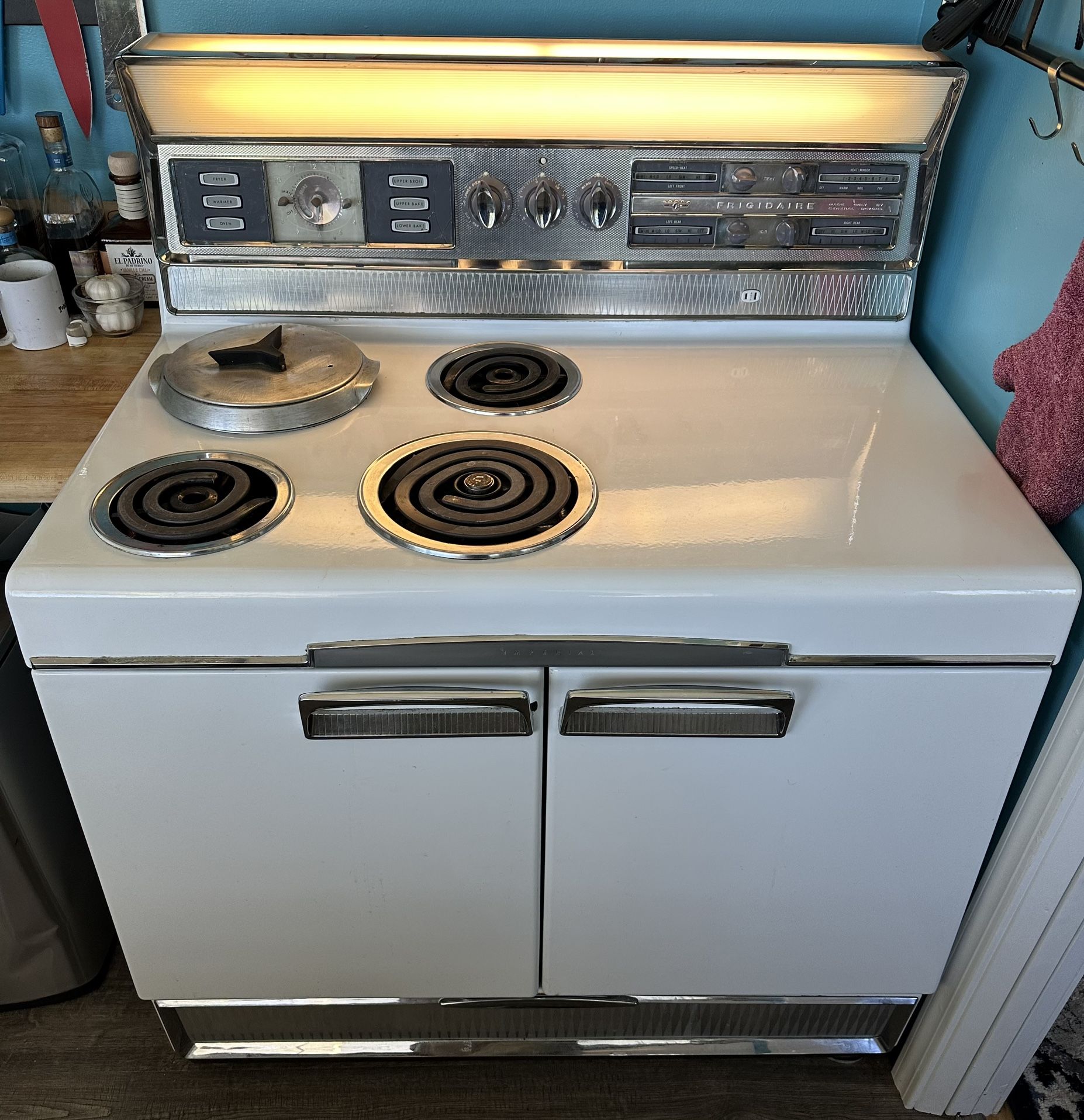 Vintage 1956 Frigidaire Electric Stove for Sale in WA OfferUp