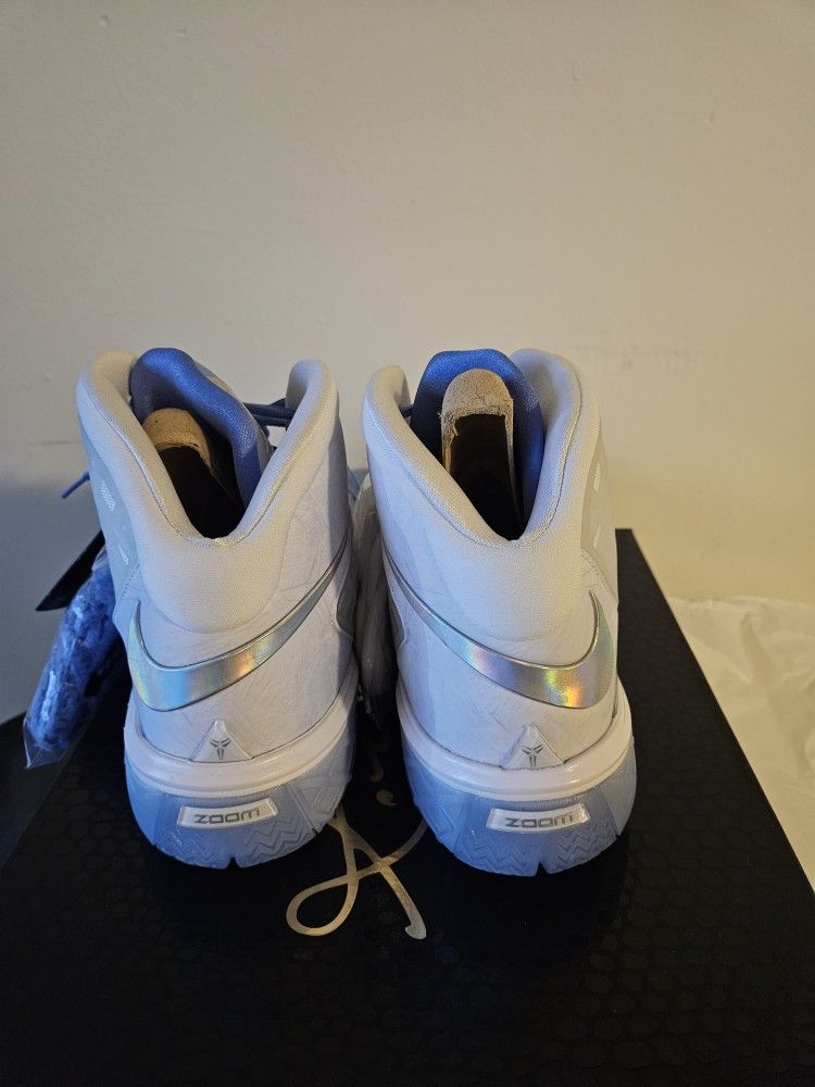 Kobe 3 "Christmas Day" Size 12