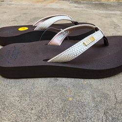 Women's Reef Sandals (size 5)