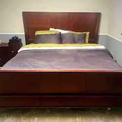 King Size Bed With 2-drawer Side Dresser