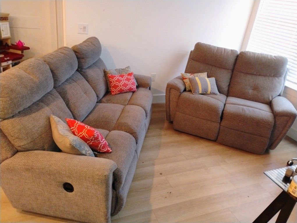 Sofa & Loveseat - Recliners/Charges Devices