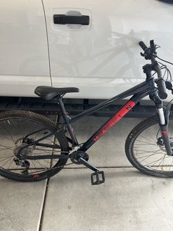 2023 Marin Bobcat Trail 4 Mountain Bike - Excellent Condition - Very Low Miles