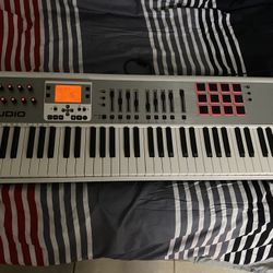 Keyboard M- Audio Axiom 61 