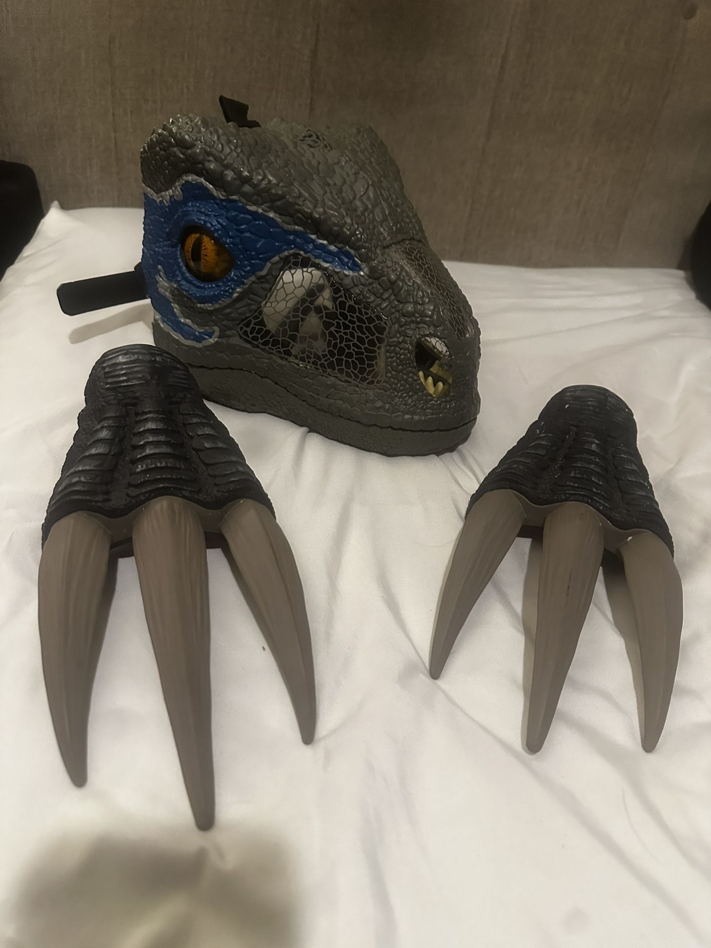 Jurassic Park Dinosaur Head And Claws