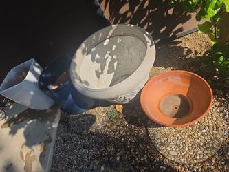 4 Expensvie Pots big plastic Cermic Glendora pick up