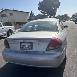 2005 Ford Taurus