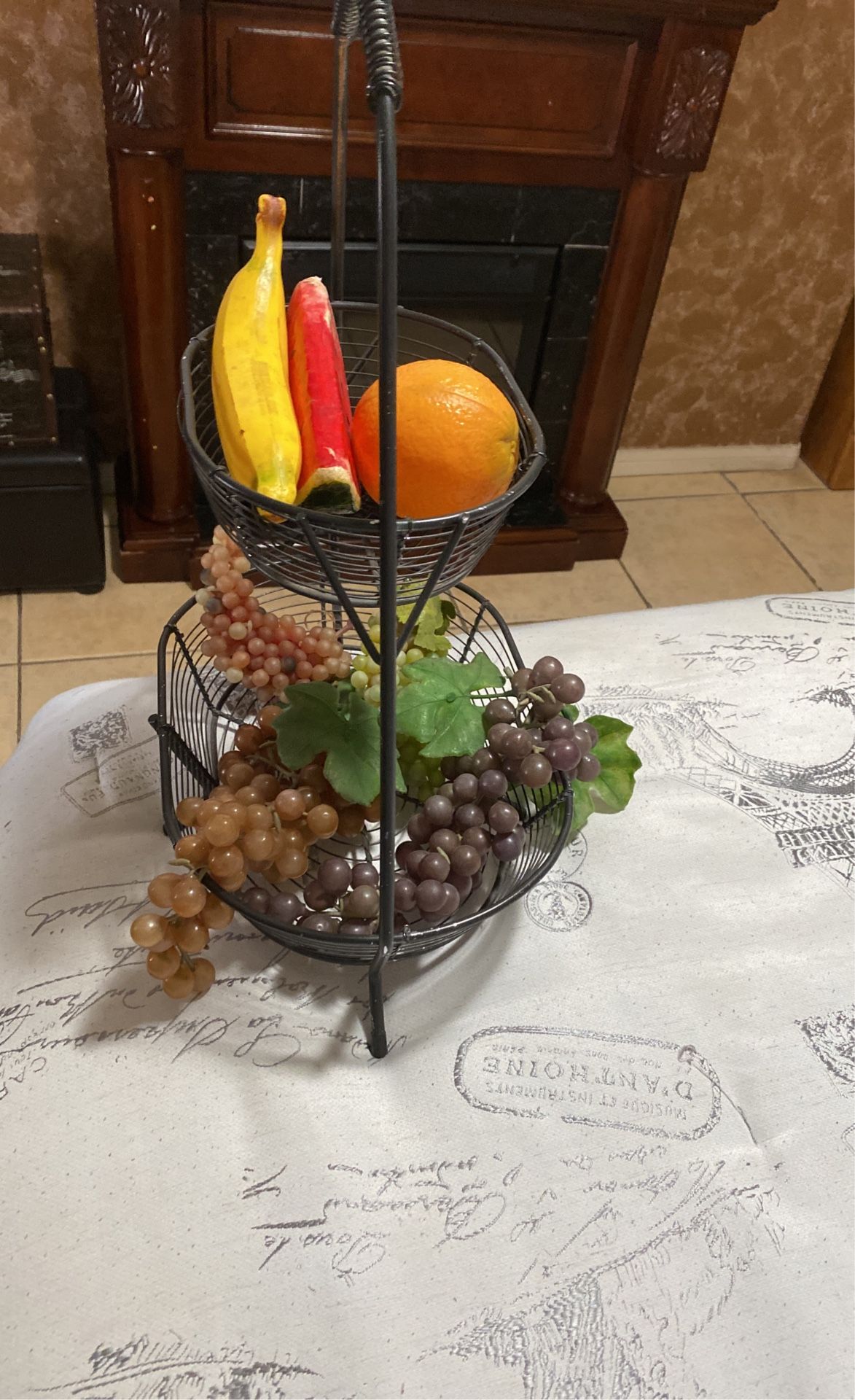 Hold fruit