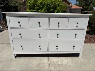 White Solid Wood 8 Drawer  Dresser Chest of Drawers Furniture Great Condition