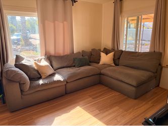 Living Spaces Sofa 500$ OBO