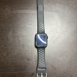 Apple Watch SE 44mm 