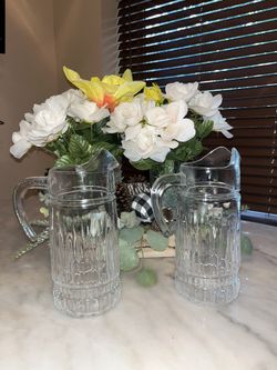 Beautiful Malaysia Style 48 oz Libbey Water /Beverage Pitchers