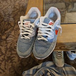 11 Nike Air Max 90 SE "Denim" sneakers in the Multi-Color/Habanero Red/White colorway,