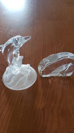 Glass dolphin 3D paper weight