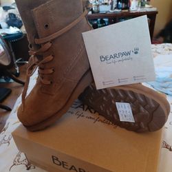 Bearpaw Womens Boot Size 8 New. $60