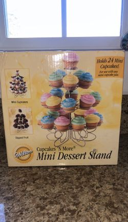 Mini dessert stand