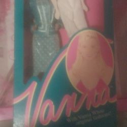 LIMITED EDITION  VANNA WITH  VANNA WHITE ORIGINAL FASHION BRAND KNEW 