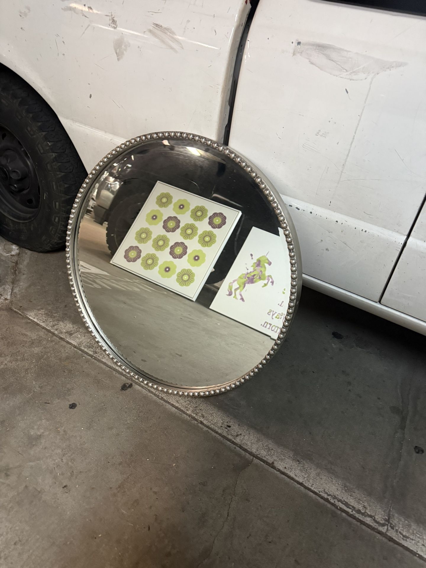 Nice Decor Round Wall Mirror