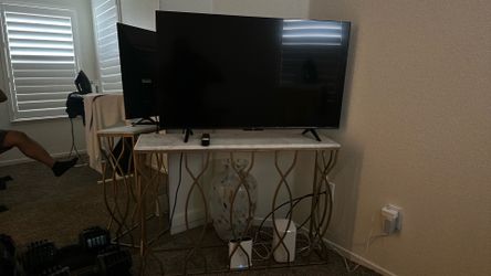 32 Tv and stand 150$ works great
