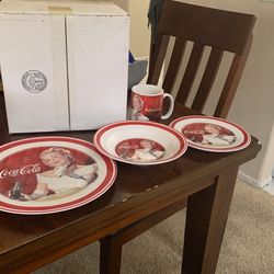 Coca-Cola Dinner Ware (2 Sets 4 Pieces Each Set)