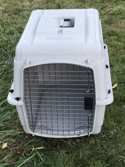Pending sale-Petmate Pet Porter 2 approx 24”x20”x18”.