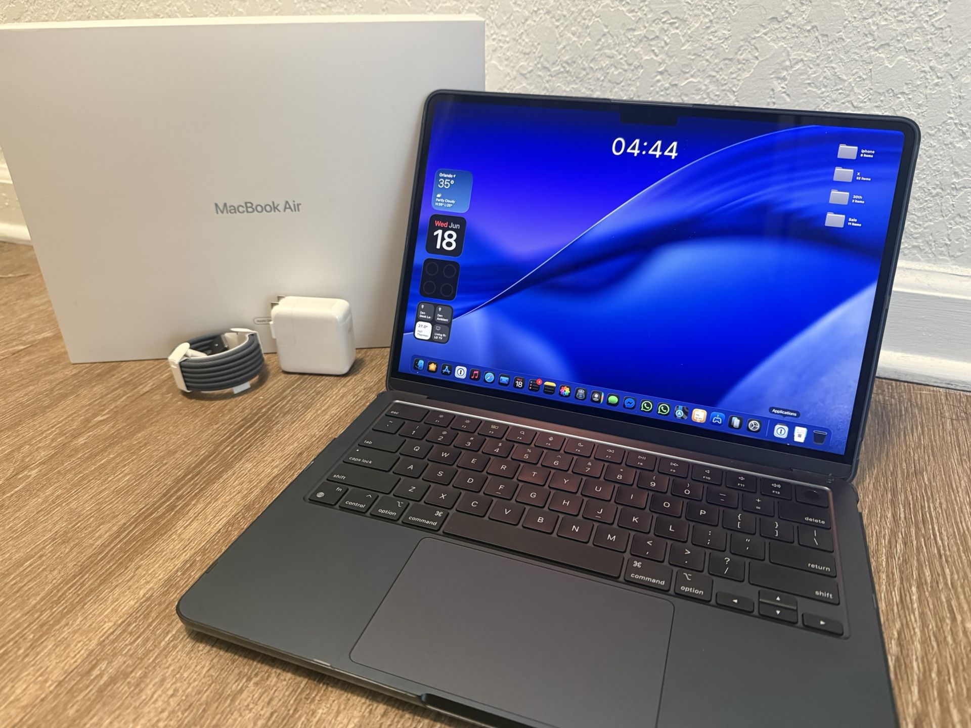 MacBook Air M3 512GB / 16GB Like New!