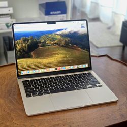 2022 MacBook Air M2 (Starlight) 8GB / 256GB – Like New